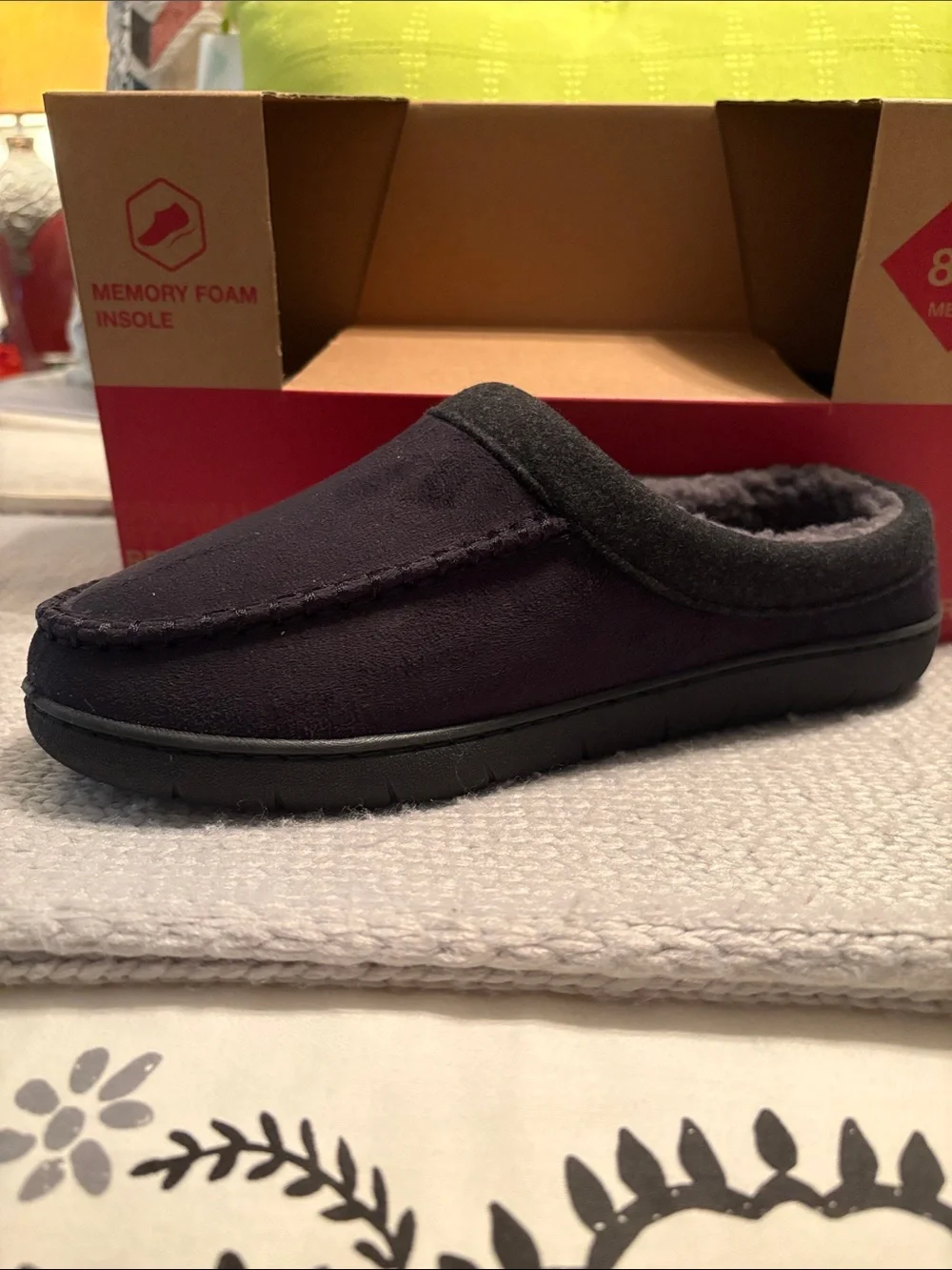 NIB Levi’s Memory Foam Unisex Slippers Medium Size 8-9